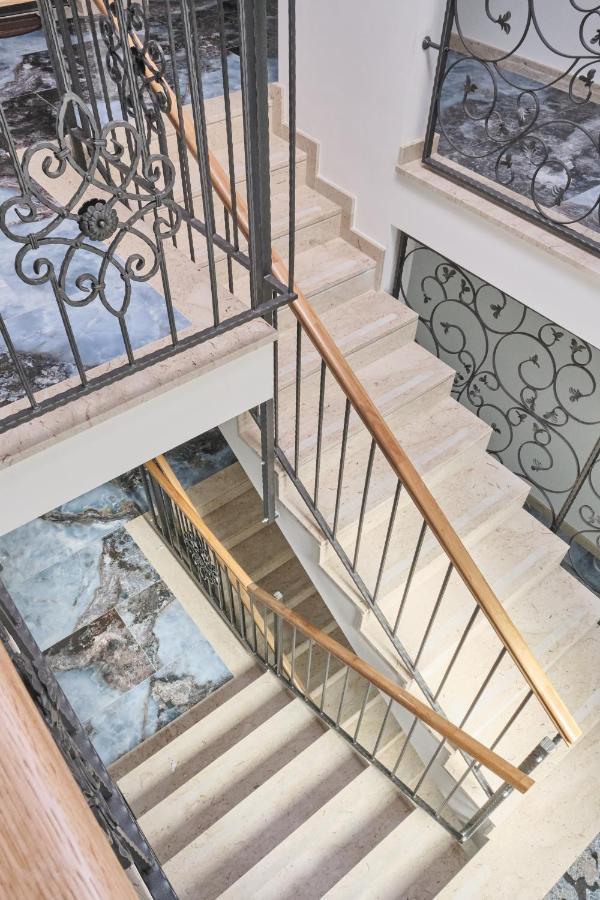 Nevera Apartment Split